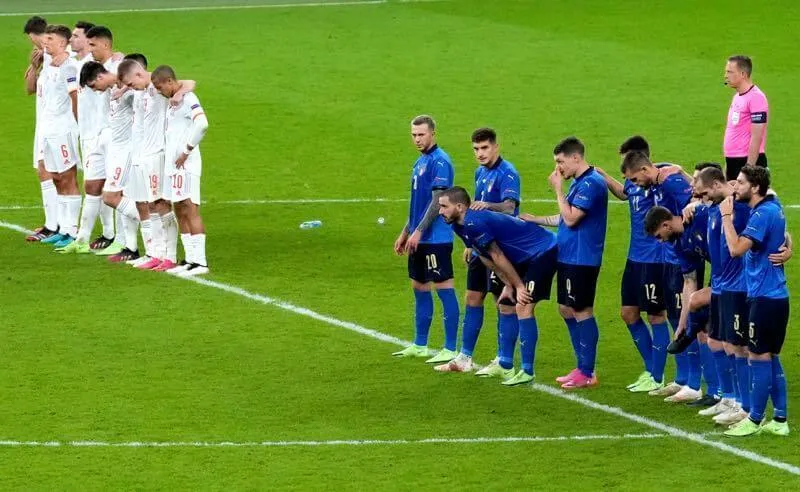 Itália x Espanha na semifinal da Eurocopa 2021, em Wembley
