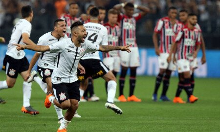 Corinthians comemora vitória sobre o São Paulo; rivais têm cotações parelhas nas apostas