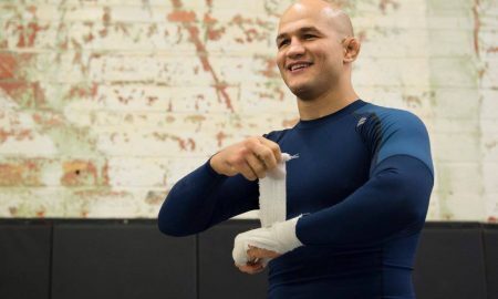 O brasileiro Junior Cigano, ex-campeão do peso pesado do UFC, agora azarão nas apostas