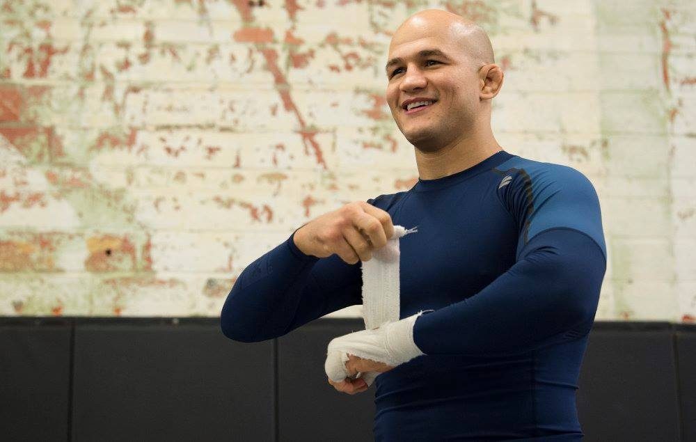 O brasileiro Junior Cigano, ex-campeão do peso pesado do UFC, agora azarão nas apostas