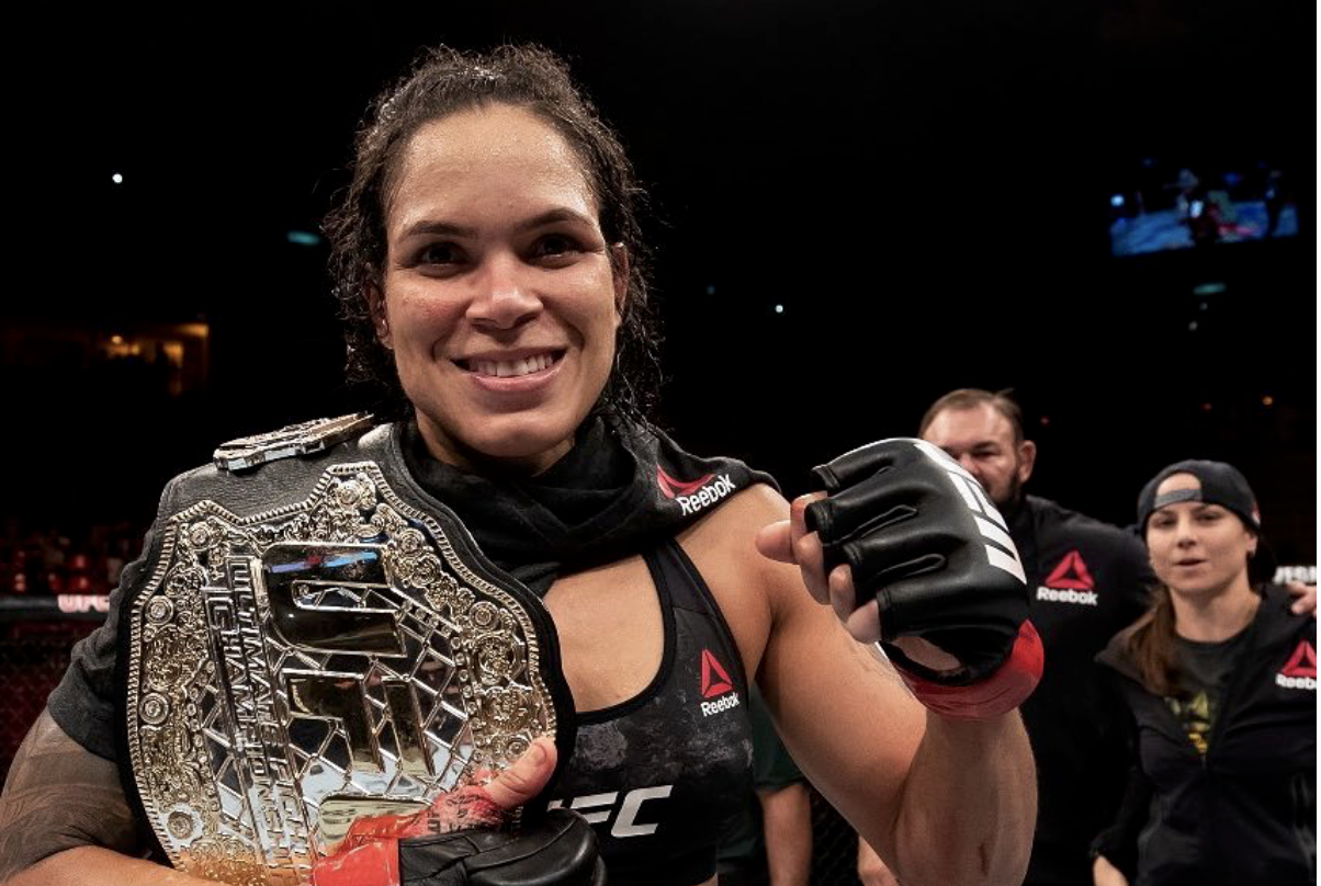 Amanda Nunes é campeã peso-galo e peso-pena do UFC