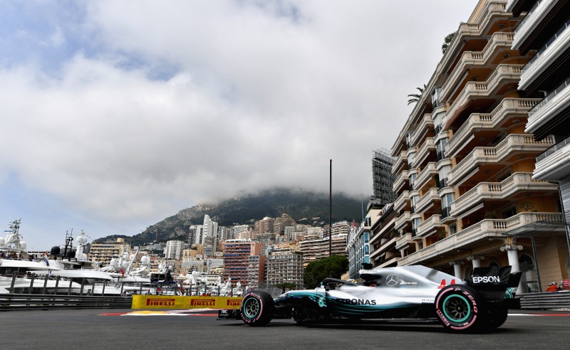Lewis Hamilton da Mercedes treina em Mônaco
