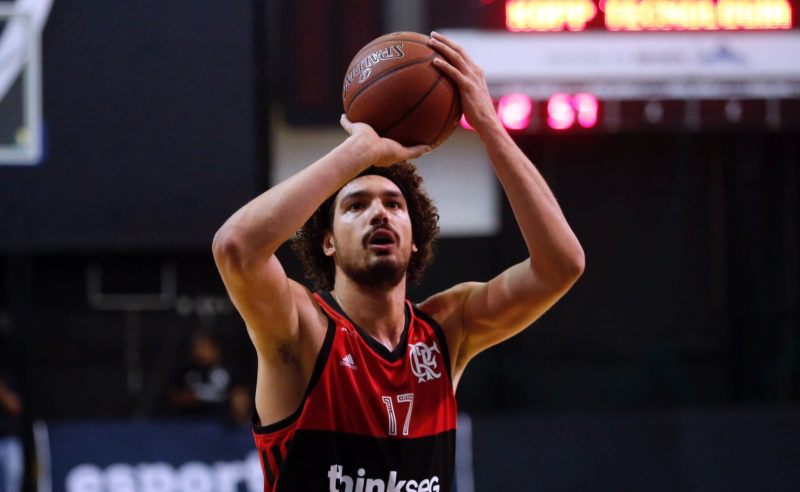Jogador de basquete do Flamengo