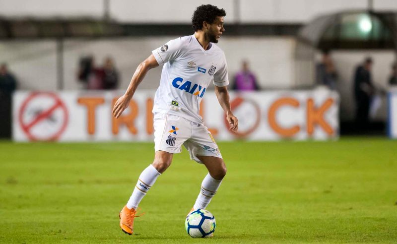 Victor Ferraz jogador do Santos