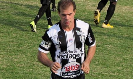 Túlio Maravilha agora joga pelo Atlético Carioca