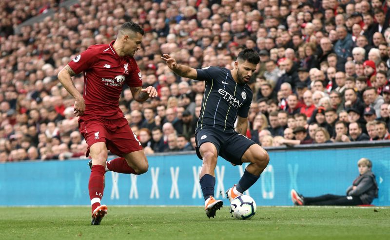 Sergio Aguero do Manchester City e Dejan Lovren do Liverpool