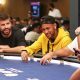 Neymar e Gerard Pique jogando poker em um cassino em Barcelona, Espanha.