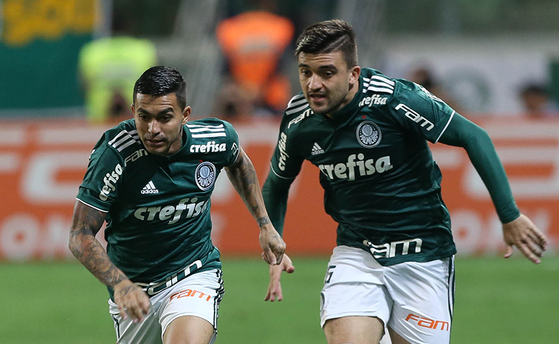 O jogador Dudu, da SE Palmeiras, em jogo contra a equipe do Santos FC, durante partida valida pela trigésima segunda rodada, do Campeonato Brasileiro, Série A, na Arena Allianz Parque.