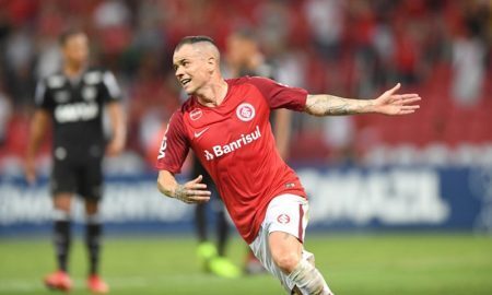 Jogador D'Alessandro, do Internacional, comemora gol no Brasileirão 2018