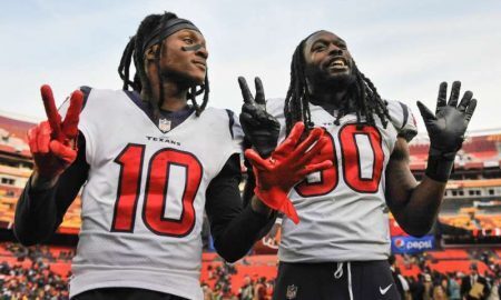 DeAndre Hopkins e Jadeveon Clowney dos Houston Texans