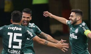 Luan e outros jogadores do Palmeiras