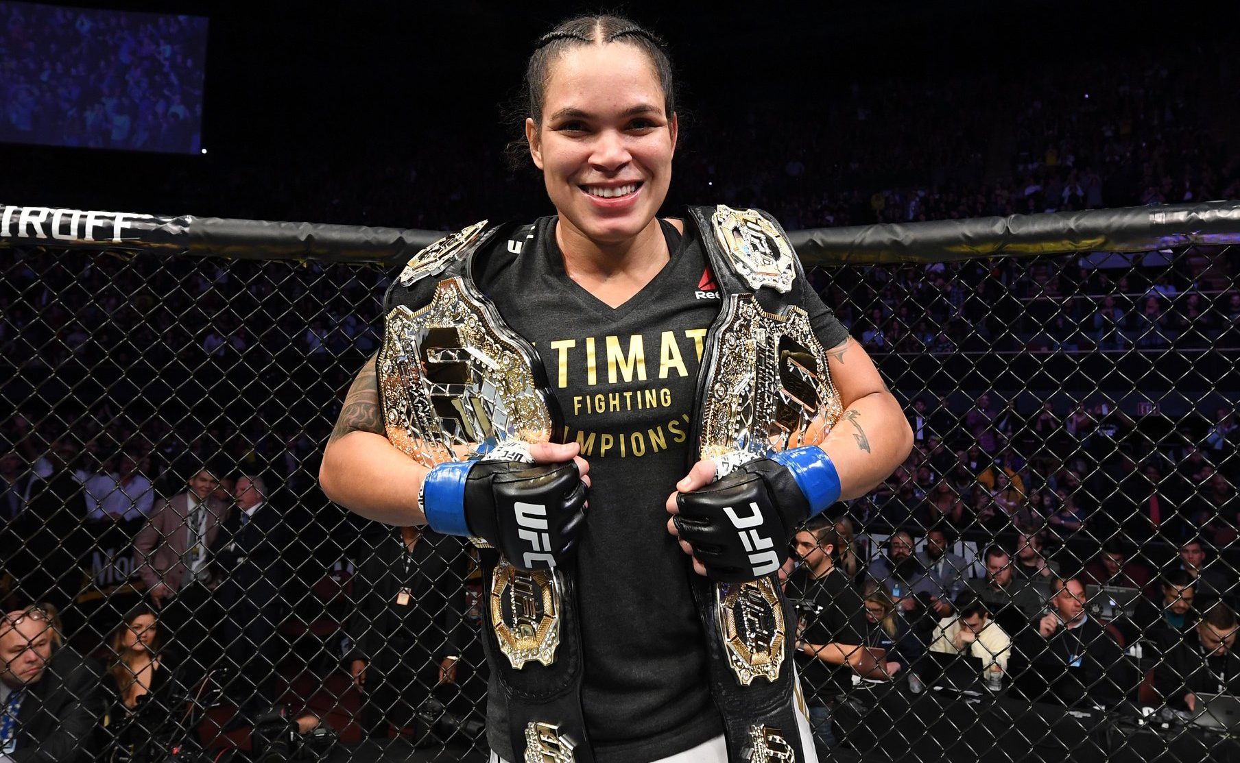 Amanda Nunes conquistou cinturão peso pena no UFC 232
