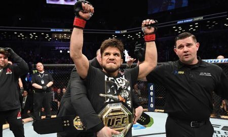 Henry Cejudo manteve cinturão dos moscas do UFC contra TJ Dillashaw em evento no Brooklyn, Nova York (EUA)