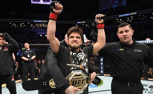 Henry Cejudo manteve cinturão dos moscas do UFC contra TJ Dillashaw em evento no Brooklyn, Nova York (EUA)