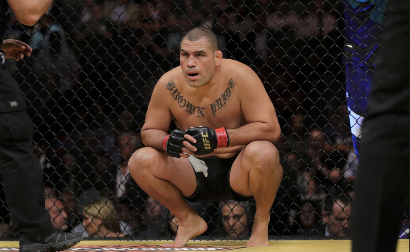 Cain Velásquez é ex-campeão dos pesados do UFC