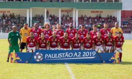 Jogadores da Portuguesa Santista