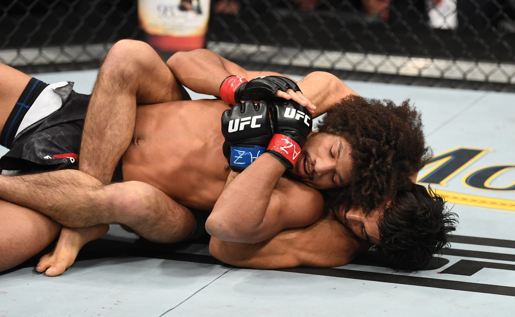 Kron Gracie finalizou Alex Caceres no primeiro round pelo UFC Phoenix