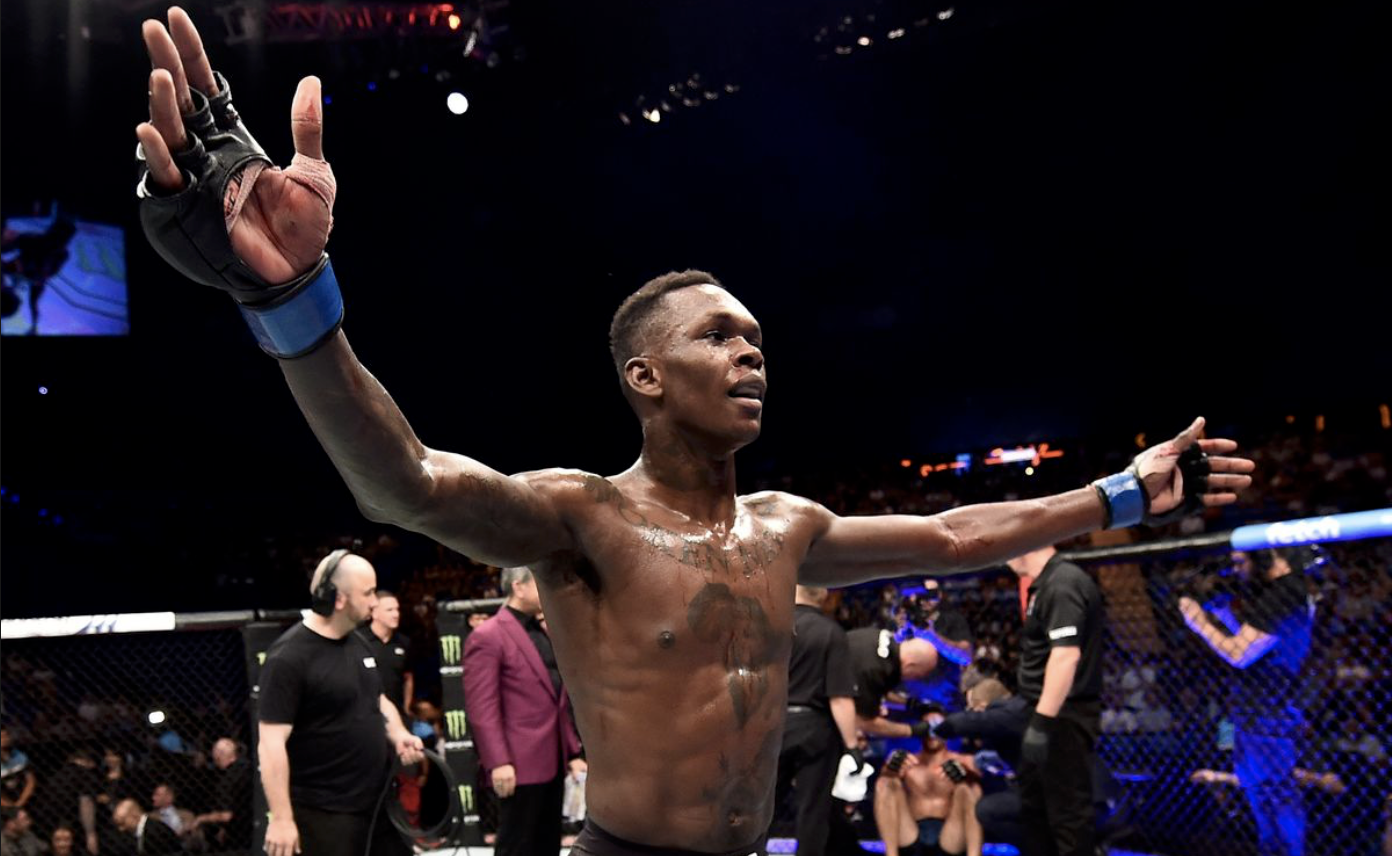 Israel Adesanya encara Anderson Silva pelo UFC 234, neste sábado, em Melbourne, Austrália