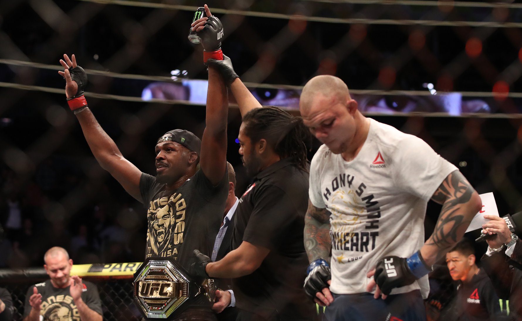 Jon Jones venceu Anthony Smith na decisão dos juízes pelo UFC 235