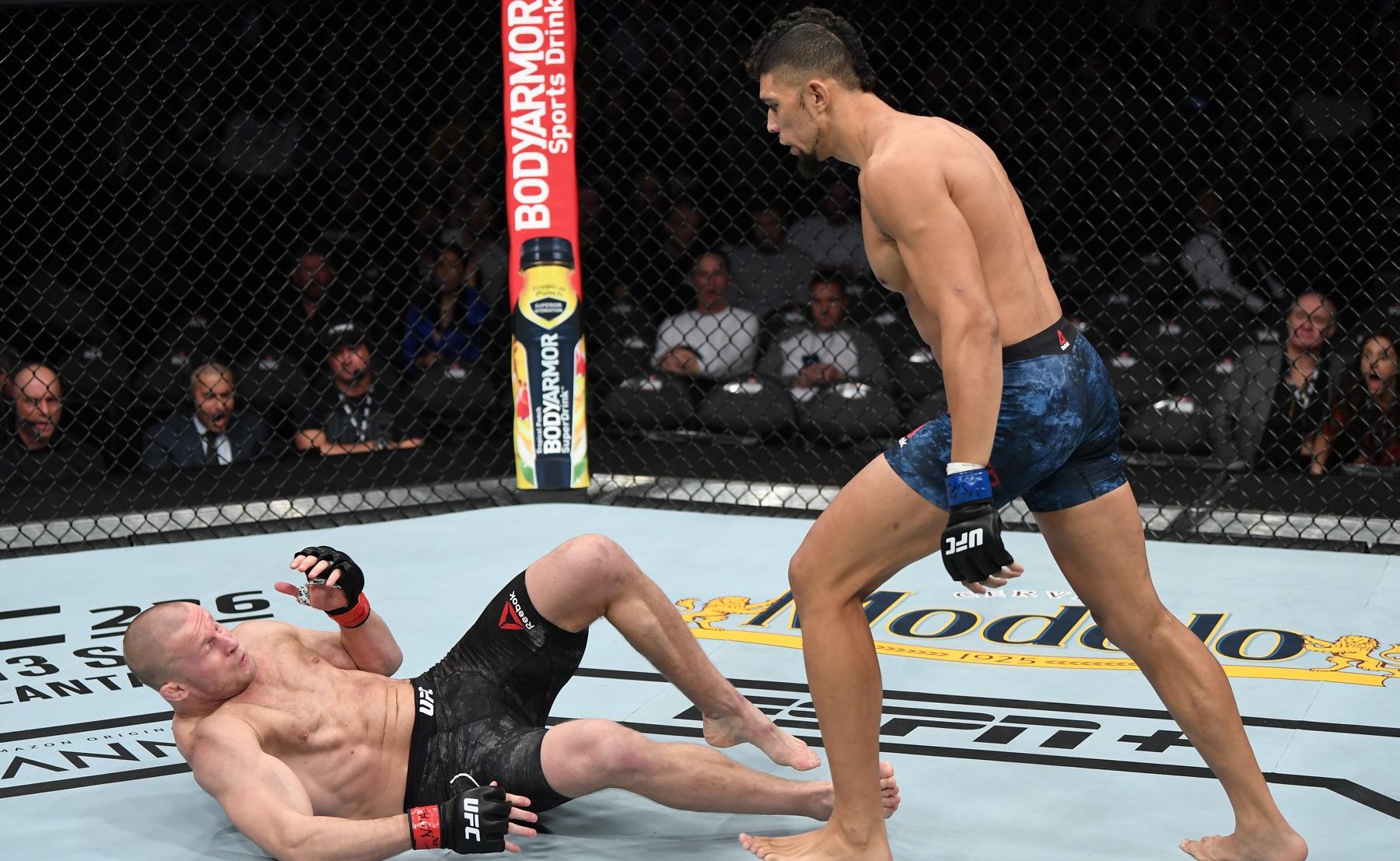 Johnny Walker nocauteou Misha Cirkunov no UFC 235