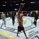 Anthony Pettis comemora vitória por nocaute contra Stephen Thompson no UFc Nashville