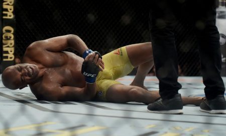 Anderson Silva se lesiona após levar chute de Jared Cannonier no UFC 237