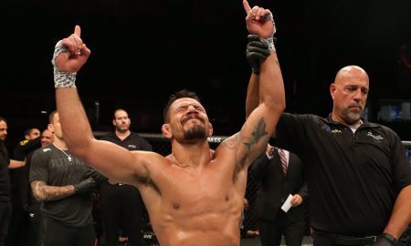 Rafael dos Anjos comemora vitória no UFC Rochester