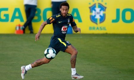 Neymar em treino da Seleção Brasileira