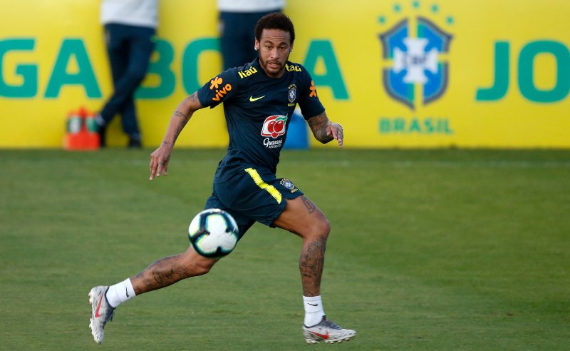 Neymar em treino da Seleção Brasileira