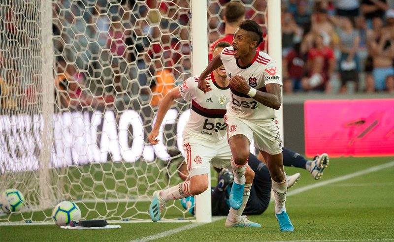 Sem Gabigol, Bruno Henrique resolve para o Flamengo