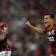Gerson e Reinier comemoram o segundo gol do Flamengo sobre o Fluminense