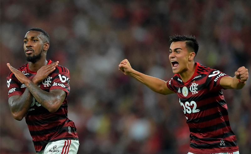 Gerson e Reinier comemoram o segundo gol do Flamengo sobre o Fluminense