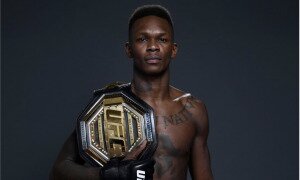 Israel Adesanya é o campeão dos médios do UFC