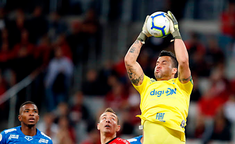 Fábio fez a diferença para o Cruzeiro contra o Athletico-PR