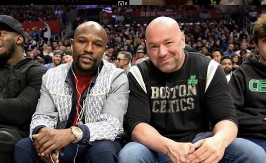 Floyd Mayweather posa ao lado de presidente do UFC, Dana White