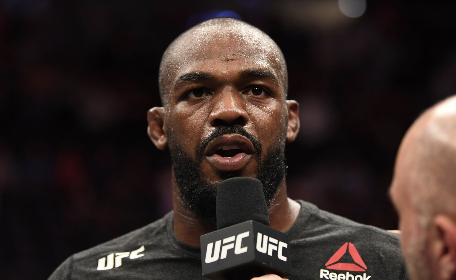 Jon Jones é campeão meio-pesado do UFC