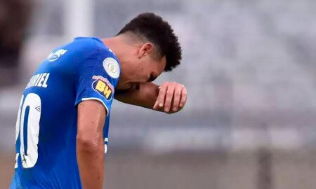 Marquinhos Gabriel lamenta a derrota para o Palmeiras e o rebaixamento do Cruzeiro para a Série B