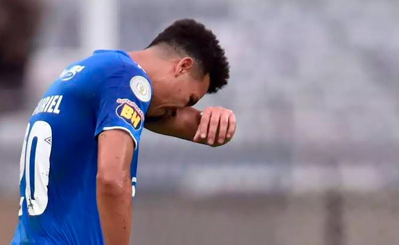 Marquinhos Gabriel lamenta a derrota para o Palmeiras e o rebaixamento do Cruzeiro para a Série B