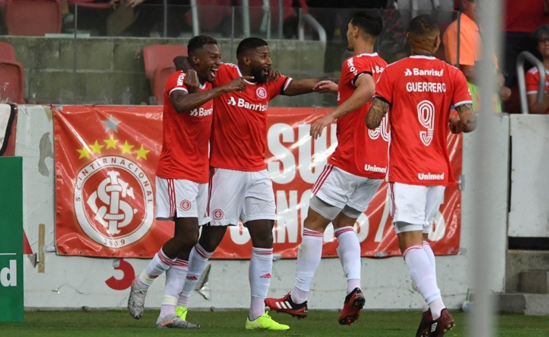 Internacional joga para se manter 100% no estadual
