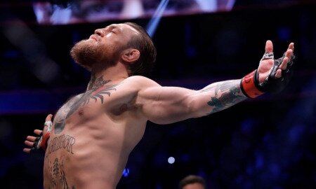 Conor McGregor é ex-campeão dos penas e dos leves do UFC