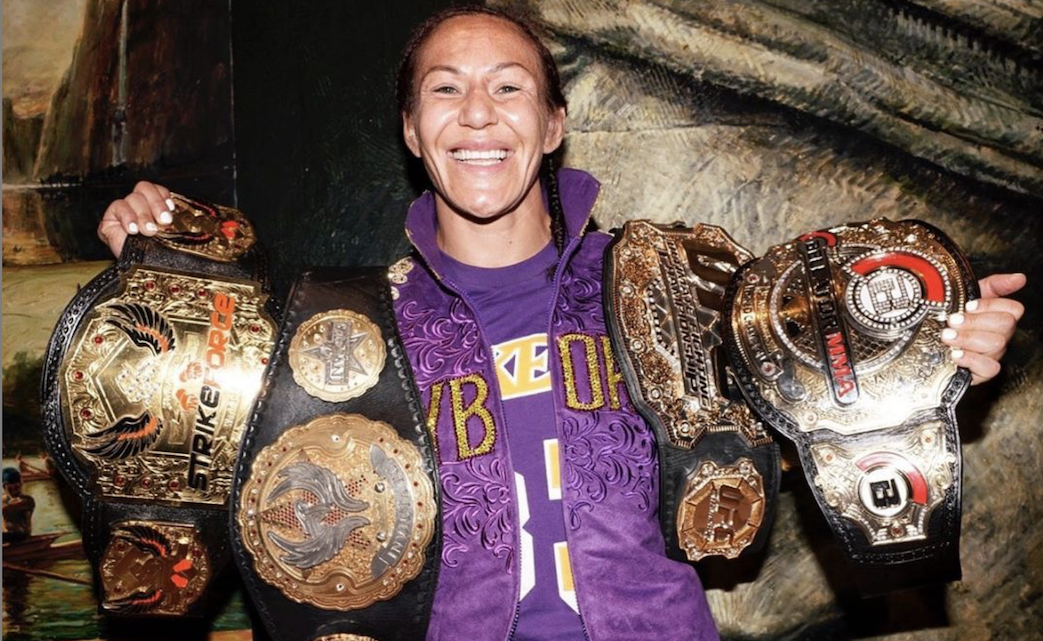 Cris Cyborg é campeão peso pena do Bellator