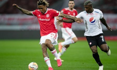 Abel Hernandez do Internacional Marlon Torres do America de Cali