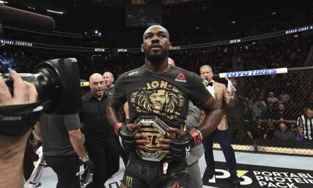 Jon Jones é ex-campeão meio-pesado do UFC