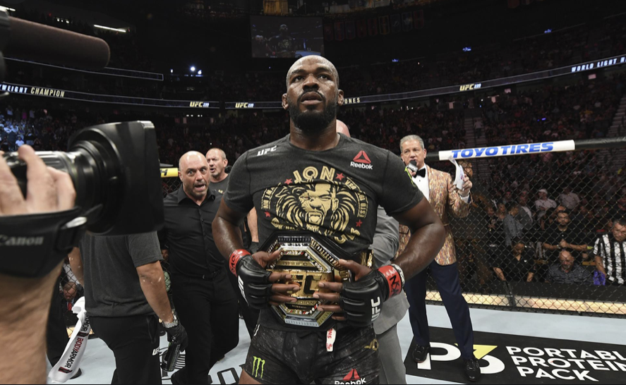 Jon Jones é ex-campeão meio-pesado do UFC