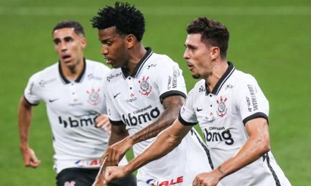 Danilo Avelar do Corinthians