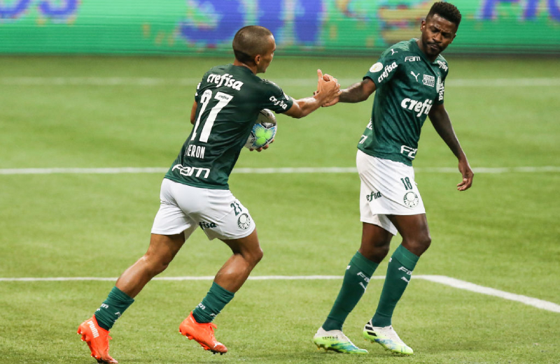 Gabriel Veron e Ramires do Palmeiras