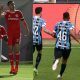 Thiago Galhardo do Internacional e Diego Souza do Gremio