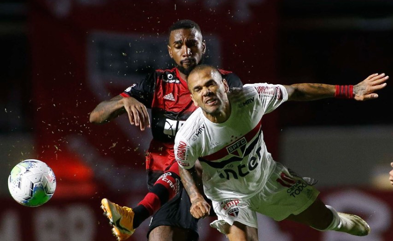 Dani Alves do SPFC e Gerson do Flamengo