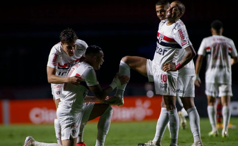 Dani Alvez e Luciano Neves do São Paulo
