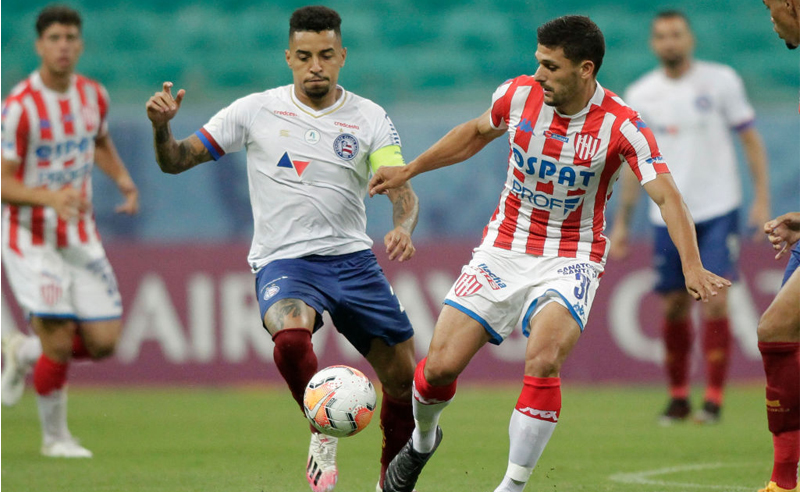 Gregore do Bahia e Lucas Esquivel do Union Callera